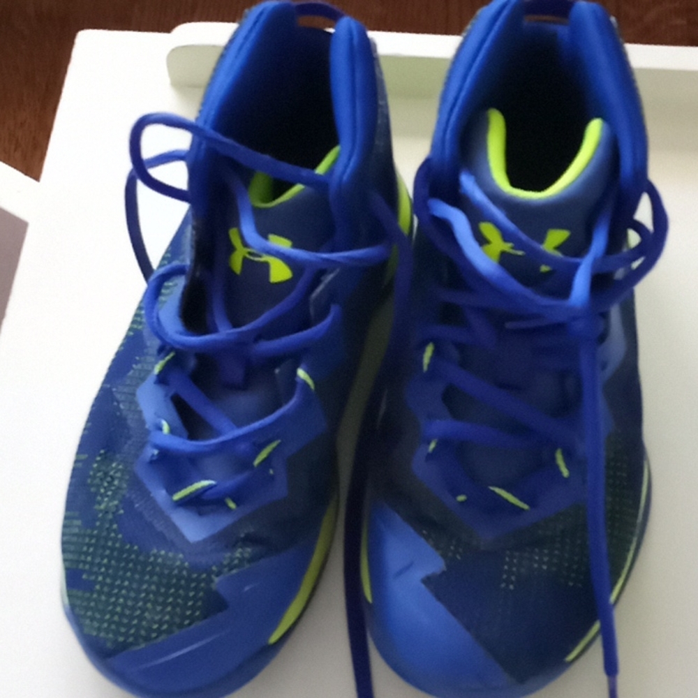 like new boys sneakers blue and green